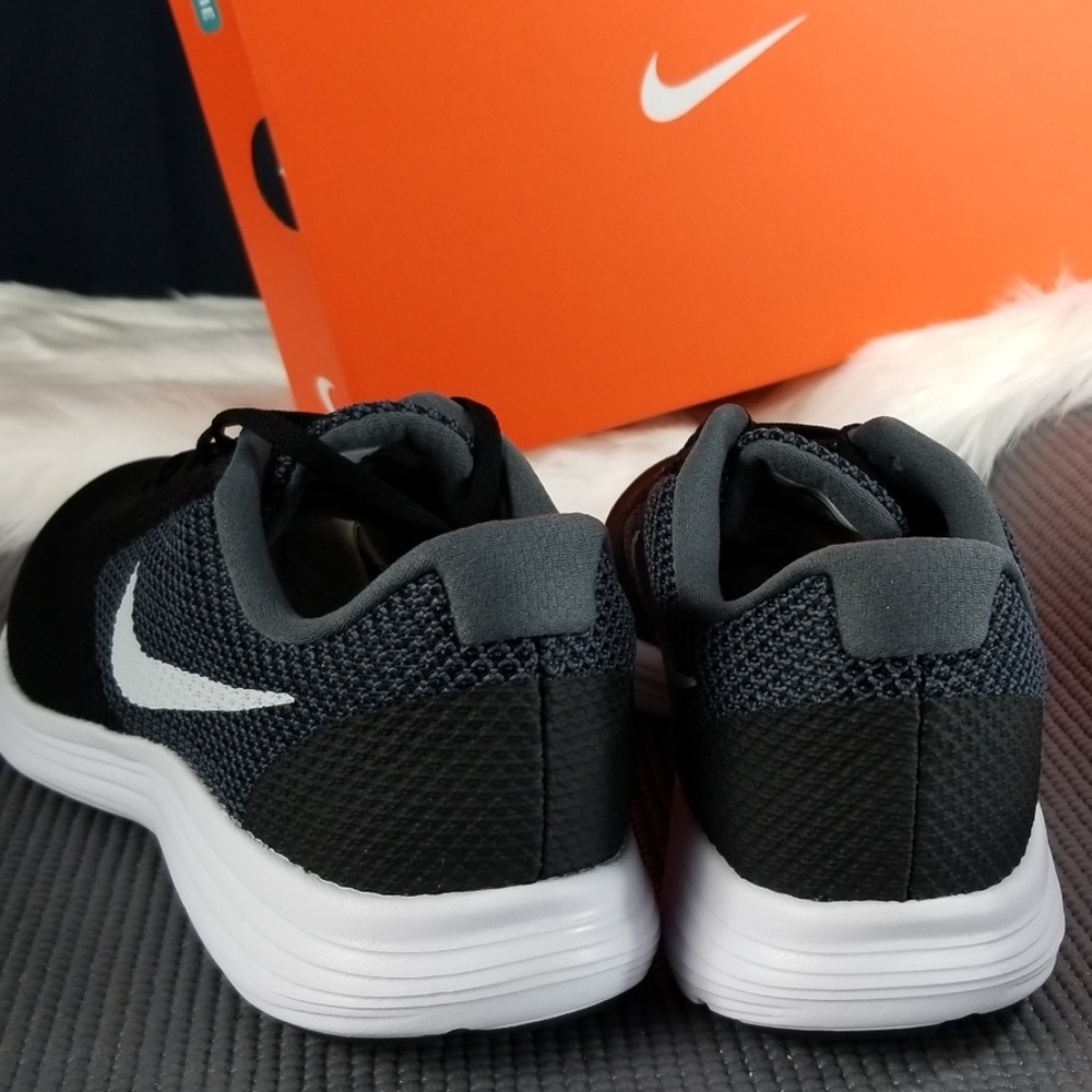 Nike Revolution 3 Wide (4E) - Picture 5 of 7